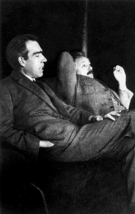 Иллюстрация к книге — Эйнштейн. Его жизнь и его Вселенная [i_054.jpg]