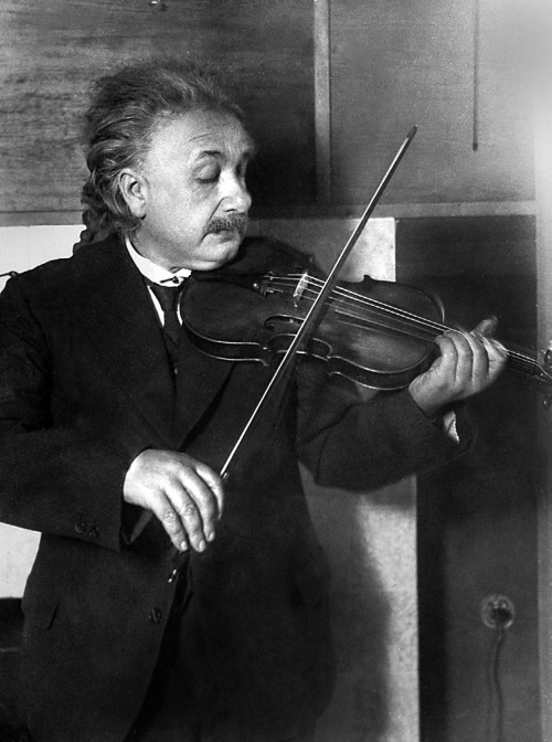 Иллюстрация к книге — Эйнштейн. Его жизнь и его Вселенная [i_060.jpg]