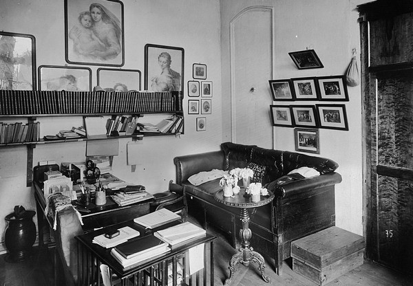 Иллюстрация к книге — Святой против Льва. Иоанн Кронштадтский и Лев Толстой. История одной вражды [i_012.jpg]