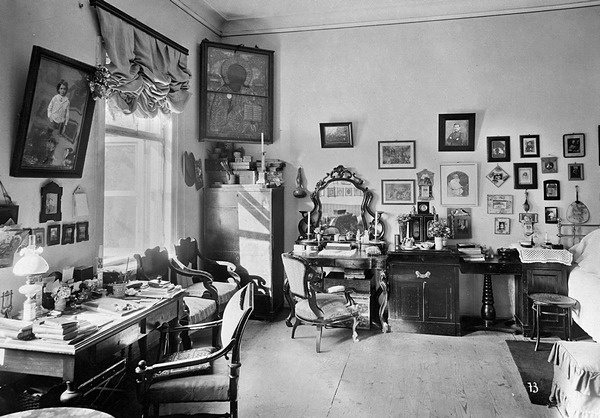 Иллюстрация к книге — Святой против Льва. Иоанн Кронштадтский и Лев Толстой. История одной вражды [i_013.jpg]