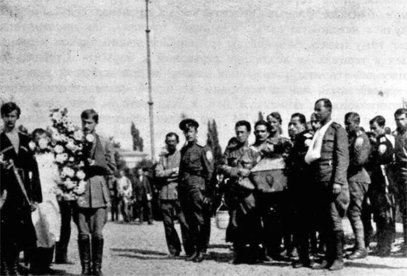 Иллюстрация к книге — Легендарный Корнилов. &quot;Не человек, а стихия&quot; [i_077.jpg]