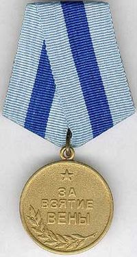 Иллюстрация к книге — Штурмы Великой Отечественной. Городской бой, он трудный самый [i_016.jpg]