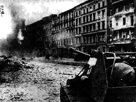 Иллюстрация к книге — Штурмы Великой Отечественной. Городской бой, он трудный самый [i_020.jpg]