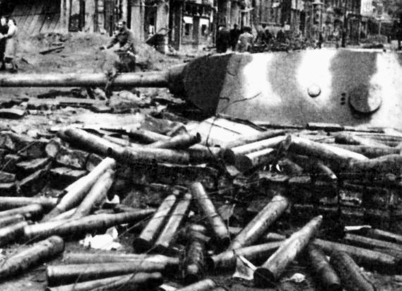 Иллюстрация к книге — &quot;Котлы&quot; 45-го [i_057.jpg]