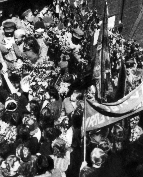 Иллюстрация к книге — &quot;Котлы&quot; 45-го [i_100.jpg]