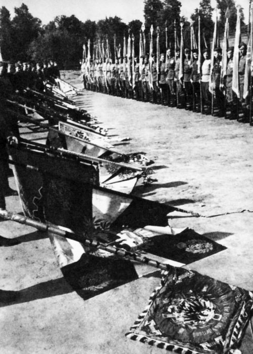 Иллюстрация к книге — &quot;Котлы&quot; 45-го [i_103.jpg]