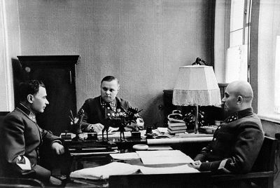 Иллюстрация к книге — Жуков против Гальдера. Схватка военных гениев [i_013.jpg]