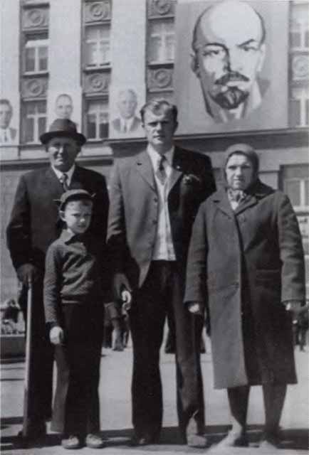 Иллюстрация к книге — Геннадий Зюганов [i_021.jpg]