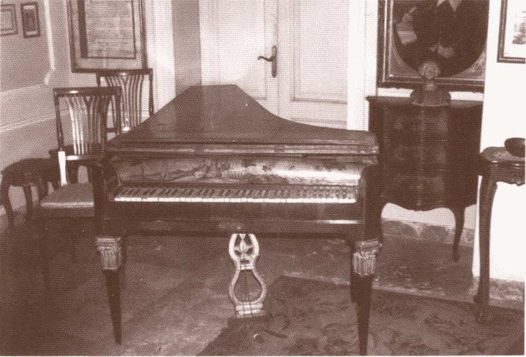 Иллюстрация к книге — Сальери [i_017.jpg]