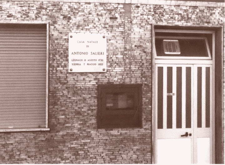 Иллюстрация к книге — Сальери [i_032.jpg]