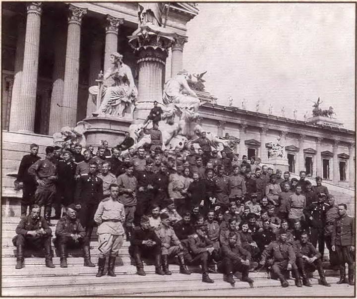 Иллюстрация к книге — Вена. История. Легенды. Предания [i_099.jpg]