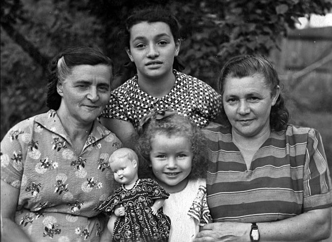 Иллюстрация к книге — Мне всегда везет! Мемуары счастливой женщины [i_014.jpg]