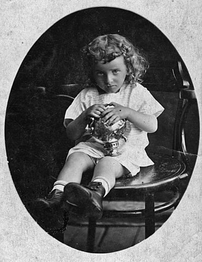 Иллюстрация к книге — Мне всегда везет! Мемуары счастливой женщины [i_032.jpg]