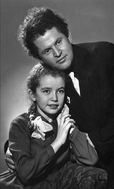 Иллюстрация к книге — Мне всегда везет! Мемуары счастливой женщины [i_033.jpg]