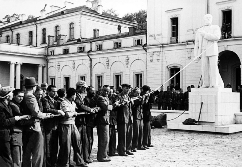 Иллюстрация к книге — Белосток-Москва [i_028.jpg]