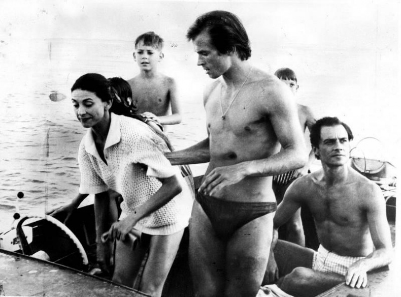 Иллюстрация к книге — Рудольф Нуреев. Неистовый гений [i_015.jpg]