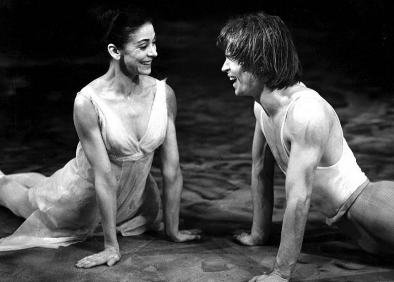 Иллюстрация к книге — Рудольф Нуреев. Неистовый гений [i_016.jpg]