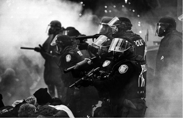 Иллюстрация к книге — Как ненасилие защищает государство [_17.jpg]