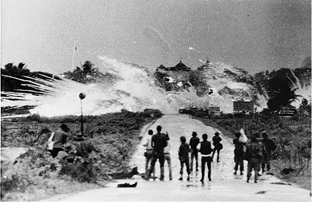 Иллюстрация к книге — Как ненасилие защищает государство [_29.jpg]