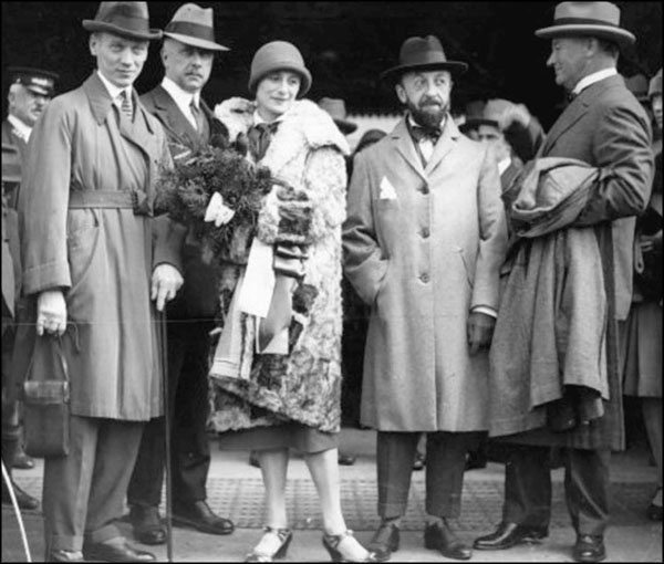 Иллюстрация к книге — Анна Павлова. Жизнь в танце [_097.jpg]