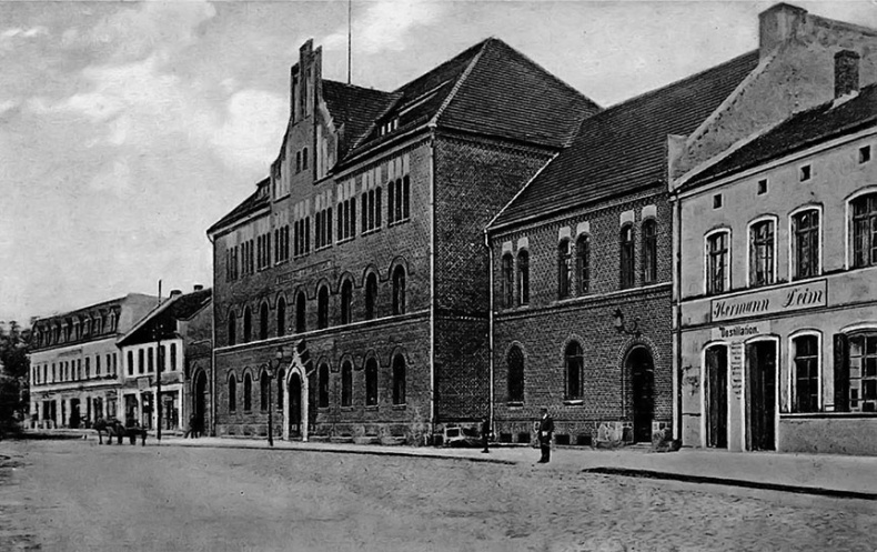 Иллюстрация к книге — Щит и меч Кенигсберга. Альбом [i_144.jpg]