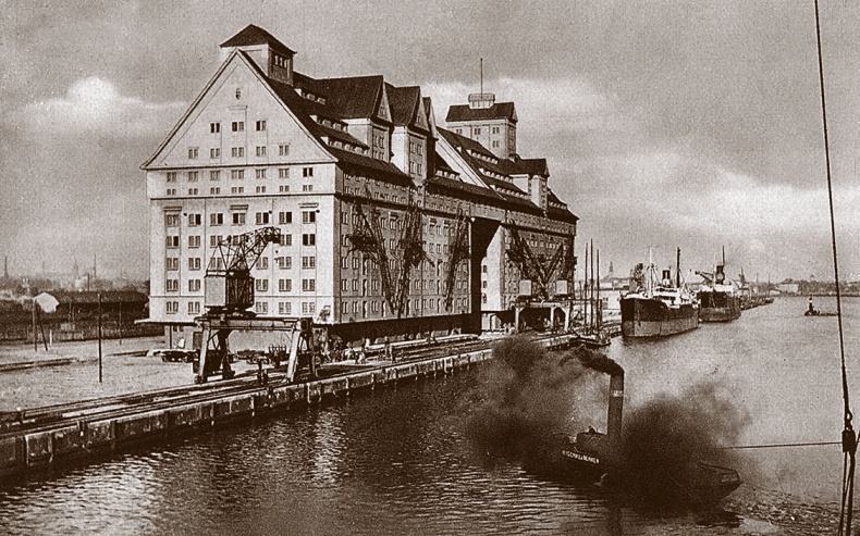 Иллюстрация к книге — Щит и меч Кенигсберга. Альбом [i_180.jpg]