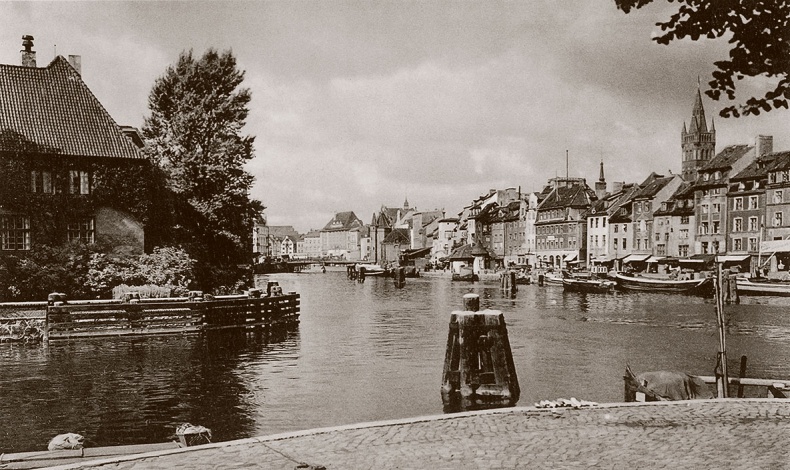 Иллюстрация к книге — Щит и меч Кенигсберга. Альбом [i_218.jpg]