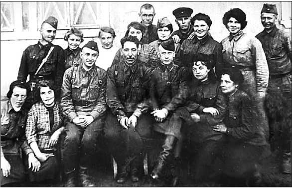 Иллюстрация к книге — Блокадные будни одного района Ленинграда [i_064.jpg]