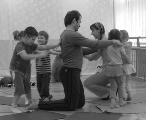 Иллюстрация к книге — Детская оздоровительная йога [i_104.jpg]