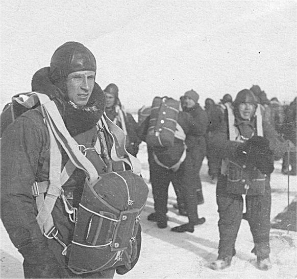 Иллюстрация к книге — Люди былой империи (сборник) [i_015.jpg]