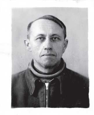 Иллюстрация к книге — Герой советского времени. История рабочего [i_010.jpg]