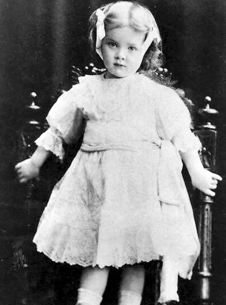 Иллюстрация к книге — Марлен Дитрих [i_003.jpg]