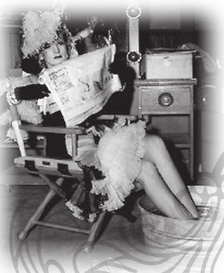 Иллюстрация к книге — Марлен Дитрих [i_073.jpg]