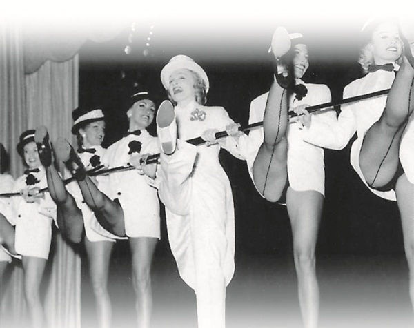 Иллюстрация к книге — Марлен Дитрих [i_075.jpg]