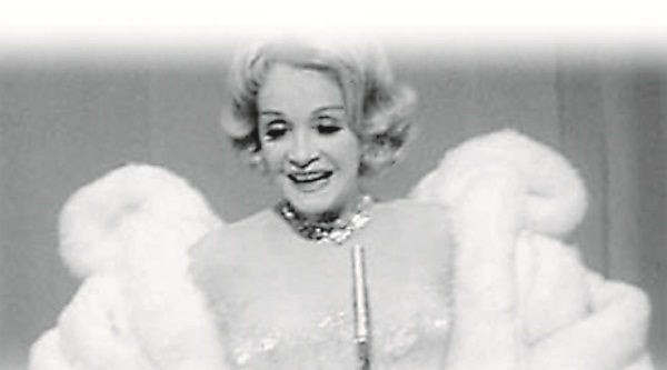 Иллюстрация к книге — Марлен Дитрих [i_076.jpg]