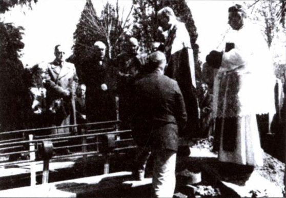 Иллюстрация к книге — Новые тамплиеры. Духовники &quot;черного ордена&quot; [i_050.jpg]