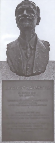 Иллюстрация к книге — Сумрачный гений III рейха. Карл Хаусхофер. Человек, стоявший за Гитлером [i_023.jpg]