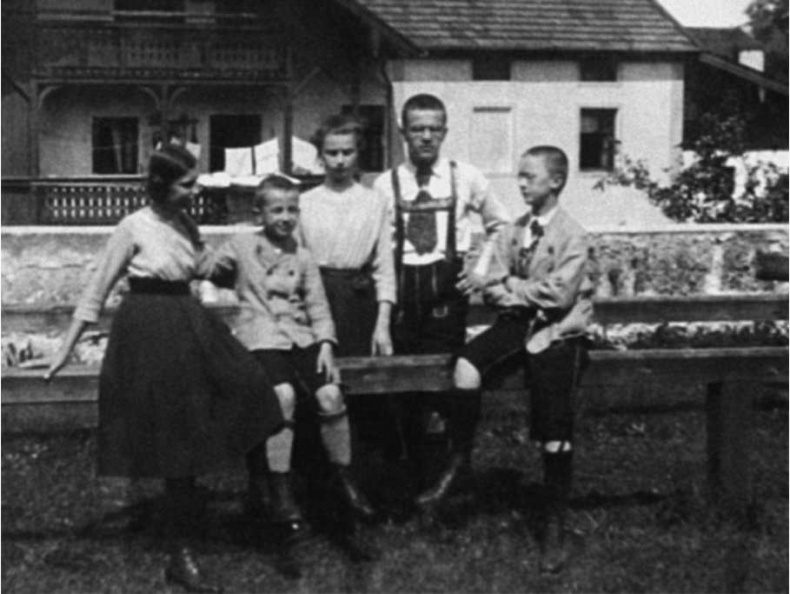 Иллюстрация к книге — Гиммлер. Инквизитор в пенсне [i_006.jpg]