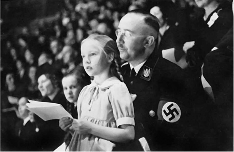 Иллюстрация к книге — Гиммлер. Инквизитор в пенсне [i_020.jpg]