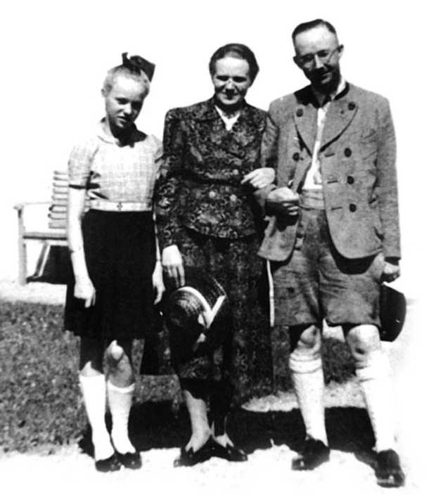 Иллюстрация к книге — Гиммлер. Инквизитор в пенсне [i_021.jpg]