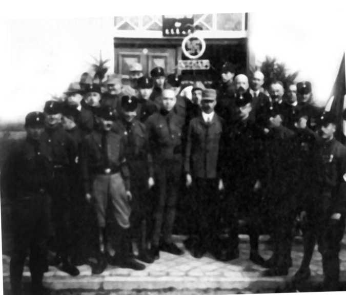 Иллюстрация к книге — Гиммлер. Инквизитор в пенсне [i_022.jpg]