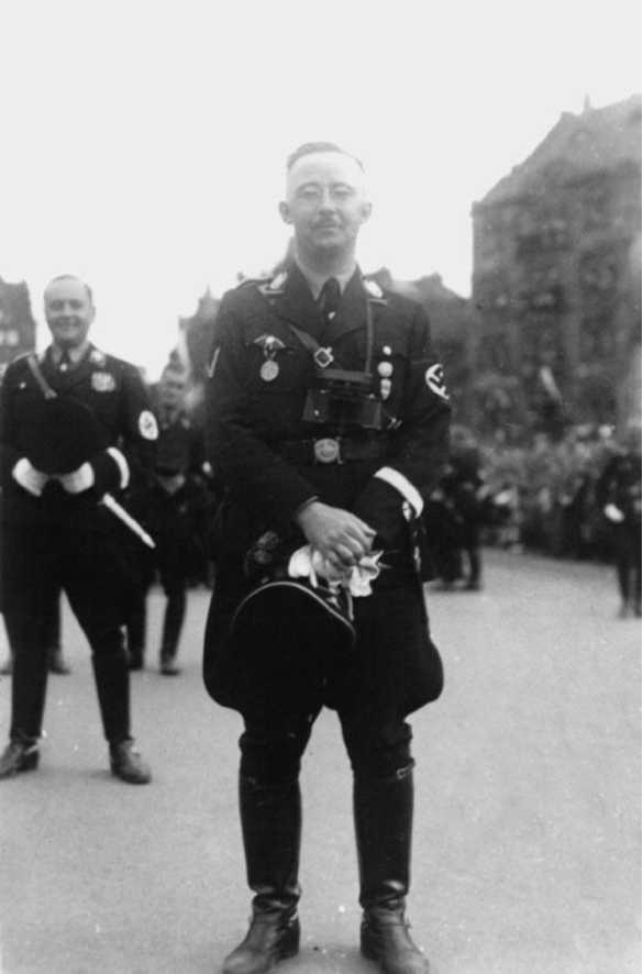 Иллюстрация к книге — Гиммлер. Инквизитор в пенсне [i_026.jpg]