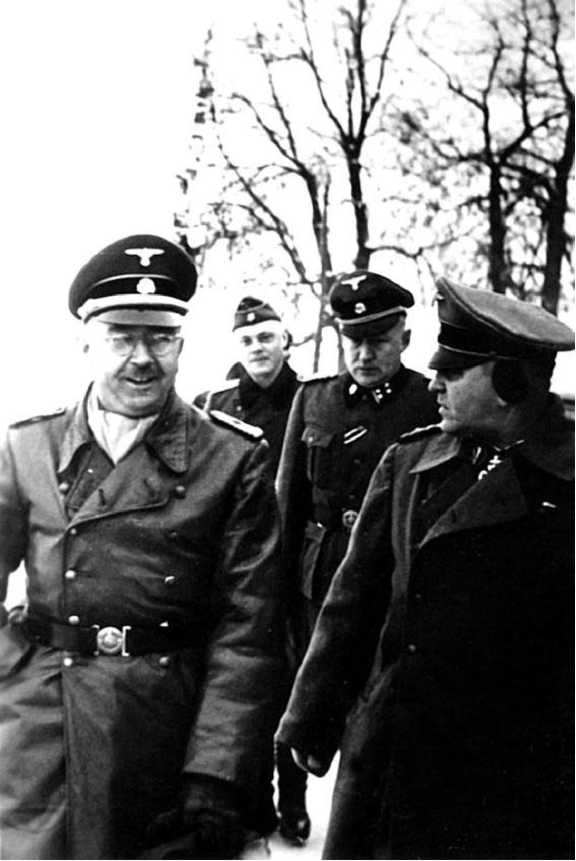 Иллюстрация к книге — Гиммлер. Инквизитор в пенсне [i_033.jpg]