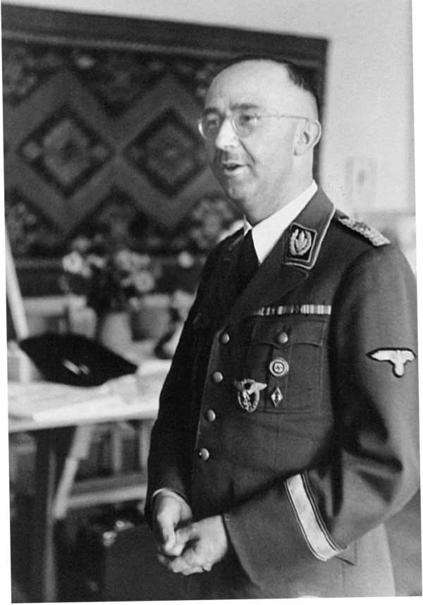 Иллюстрация к книге — Гиммлер. Инквизитор в пенсне [i_036.jpg]