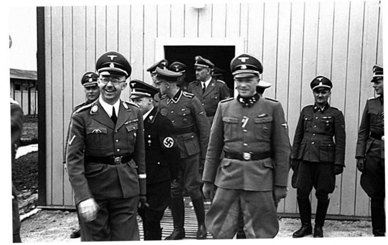 Иллюстрация к книге — Гиммлер. Инквизитор в пенсне [i_037.jpg]