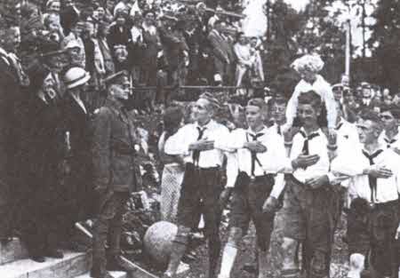 Иллюстрация к книге — Тайные общества Третьего рейха [i_016.jpg]