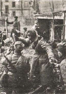 Иллюстрация к книге — Последняя крепость Рейха [i_024.jpg]