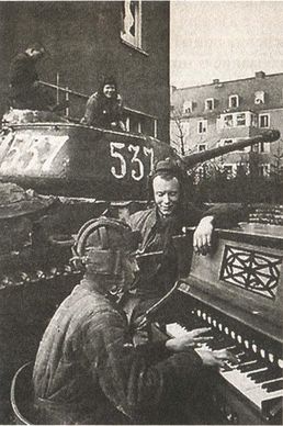 Иллюстрация к книге — Последняя крепость Рейха [i_067.jpg]