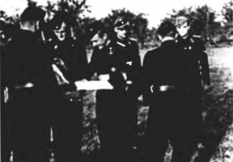 Иллюстрация к книге — Танковый ас №1 Михаэль Виттманн [img_53.jpg]