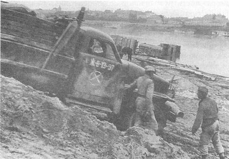 Иллюстрация к книге — 100 дней в кровавом аду. Будапешт - &quot;дунайский Сталинград&quot;? [i_003.jpg]